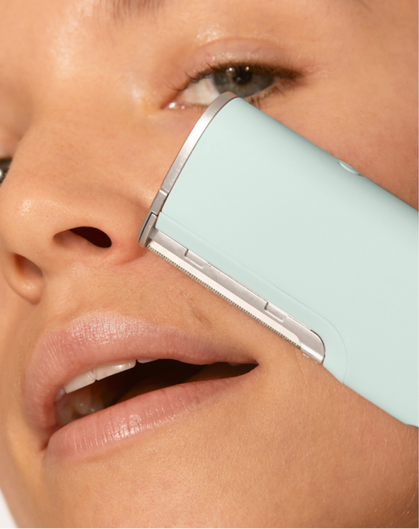 Sea Foam | model using LUXE+ from the ULTIMATE SONIC SKINCARE SET in Sea Foam