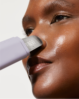 DERMAPORE+ AND SERUM SET - Lilac | model using DERMAPORE+ pore extractor in Peach Fuzz on her face