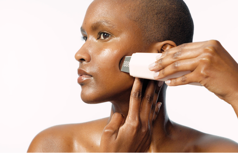Video thumbnail showing model using the Dermapore+ facial extraction tool